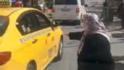 Taksiye binmek isteyen yaşlı kadın böyle yalvardı! 'Bu ayıp bize yeter' 