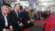 Milli Savunma Bakanı Hulusi Akar bayram namazını Balıklıgöl’de kıldı