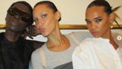 Bella Hadid dekoltesini göstermek için büyük çaba sarf etti!