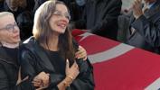 Özge Ulusoy'un en acı günü! Babasını son yolculuğuna uğurladı