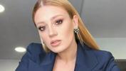 Gizem Karaca araba pozuyla adından söz ettirdi!