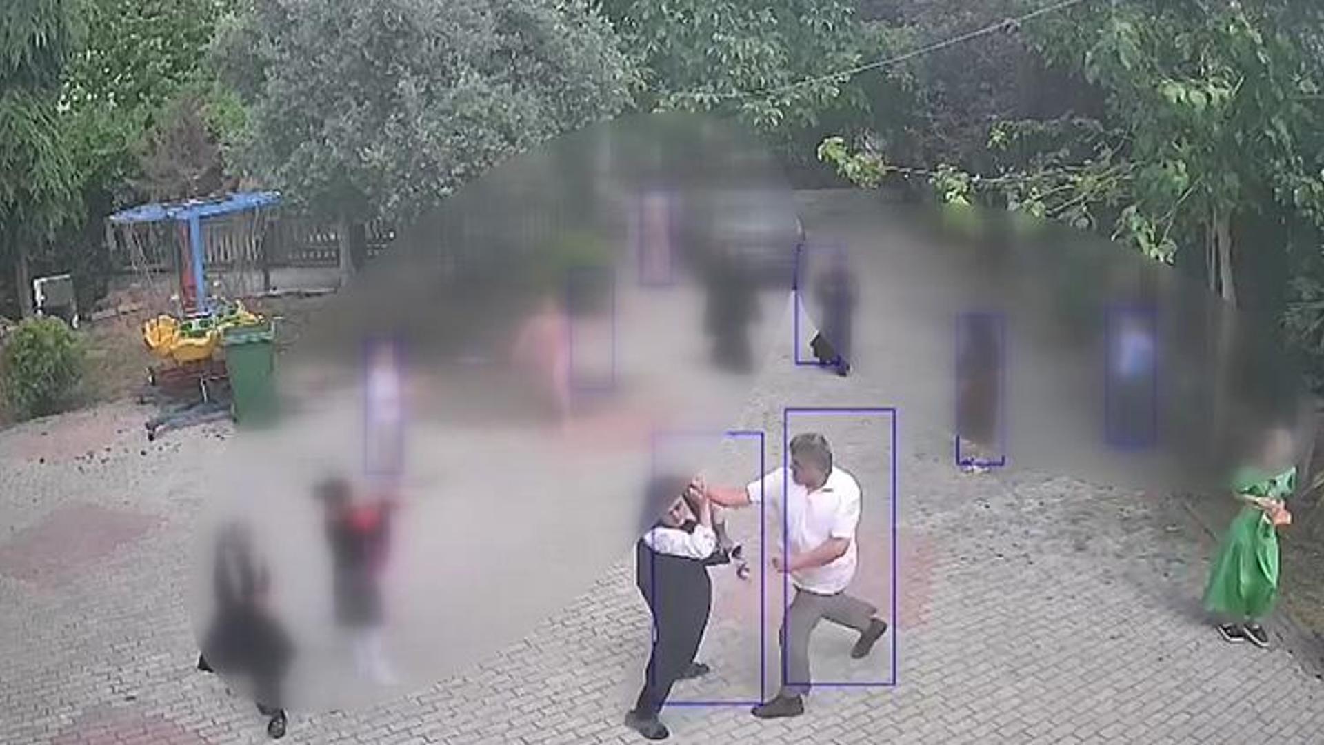 Küçükçekmece, Istanbul, Bentrok Antara Muazin dan Imam