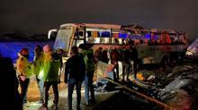 Yolcu otobüsü şarampole devrildi! Ölü ve yaralılar var!