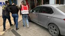 Bağcılar'da sokakta sandalyeye oturup tehditler savuran Suriyeli adliyeye sevk edildi