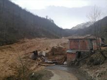 Trabzon'da heyelan; 3 ev toprak altında kaldı