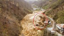 Trabzon'da heyelan; 3 ev toprak altında kaldı