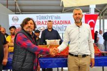 Manisa'da sezonun ilk kirazı 700 TL'den satıldı