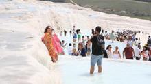 Pamukkale yerli ve yabancı turistlerin tercih noktası oldu