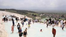Pamukkale yerli ve yabancı turistlerin tercih noktası oldu
