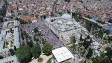 Mahmut Ustaosmanoğlu'nun cenazesi: Fatih Camii'ndeki yoğunluk havadan görüntülendi