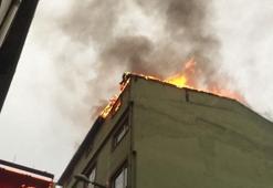 Beyoğlu'nda iş hanında yangın : 1 kişi hayatını kaybetti