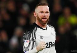 Rooney futbolcuların "günah keçisi" ilan edilmesine karşı