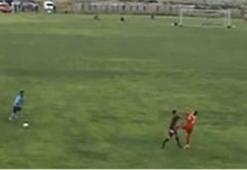 Hakemden futbolcuya dayak
