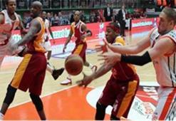 G.Saray deplasmanda kayıp!