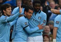 Tevez coştu City turladı