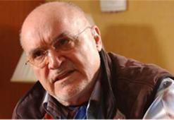 'Elbiselerimle denize atlarım'