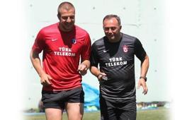 Hocasından az koşuyor