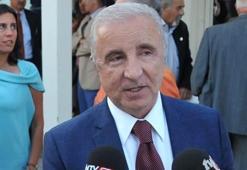 'Aziz Bey'le yan yana oturmam'