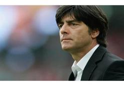 Löw uzattı!