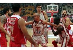 Galatasaray maçında büyük kavga