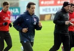 Üç futbolcu hastaneye gitti