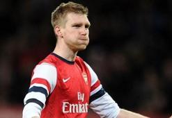 Arsenal'de çifte imza!