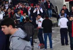 Denizli kafilesine taşlı saldırı
