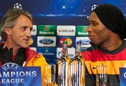 Drogba kırdı geçirdi!
