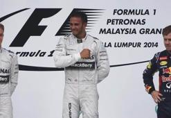 Malezya'da zafer Hamilton'ın
