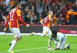 Derbinin rengi de galibi de sarı kırmızı