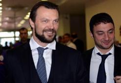 Ujfalusi gidiyor, efsane kaptan geliyor