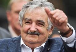 Canlı yayında küfretti!