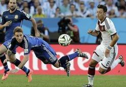 Mesut'tan büyük başarı!