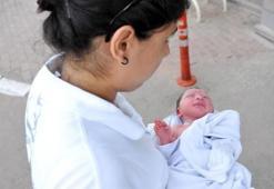 Çöpten 1 günlük bebek çıktı