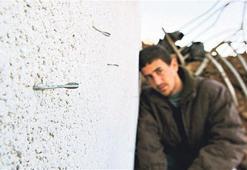 Binaları yıkmamak için çelik ok yağdırıyorlar!
