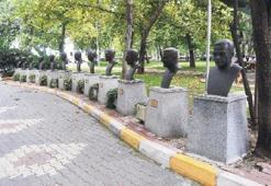 CHP’li başkan AKP’li başkanın büstünü diktirdi