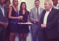 Esra Erol'un görümcesiyle nişanlandı!