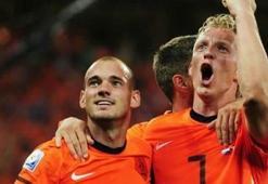 Sneijder ve Kuyt milli takımda