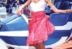 Grease’ten fırlamış gibi!