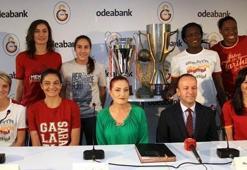 Galatasaray Odeabank'ta toplu imza töreni