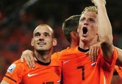 Kuyt ve Sneijder yine kadroda