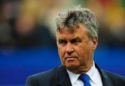 Hiddink'e eleştiriler sürüyor