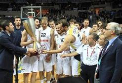 Fenerbahçe Ülker şampiyonluk kupasını aldı