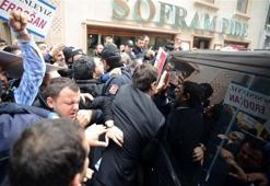 AK Partili eski vekile yumurtalı protesto