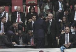 Davutoğlu, Kılıçdaroğlu'yla tokalaştı; Erdoğan uzaktan el salladı