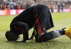 Demba Ba günah işliyor!