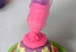 Penis şeklindeki oyuncak isyan ettirdi