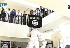 Dünya tedirgin bizde bayram havası esiyor