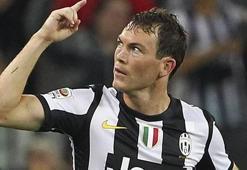 Lichtsteiner'in sözleşmesi uzatıldı