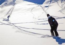 Hakkari dağları snowboardla tanıştı